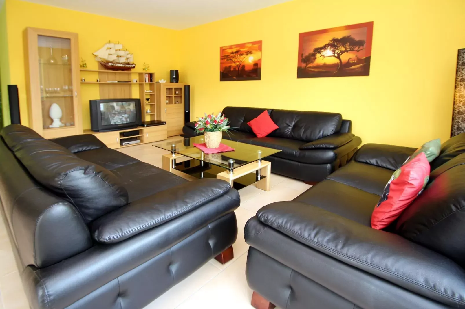 Große Ferienwohnung für 4 Personen mit Terrasse-Living room