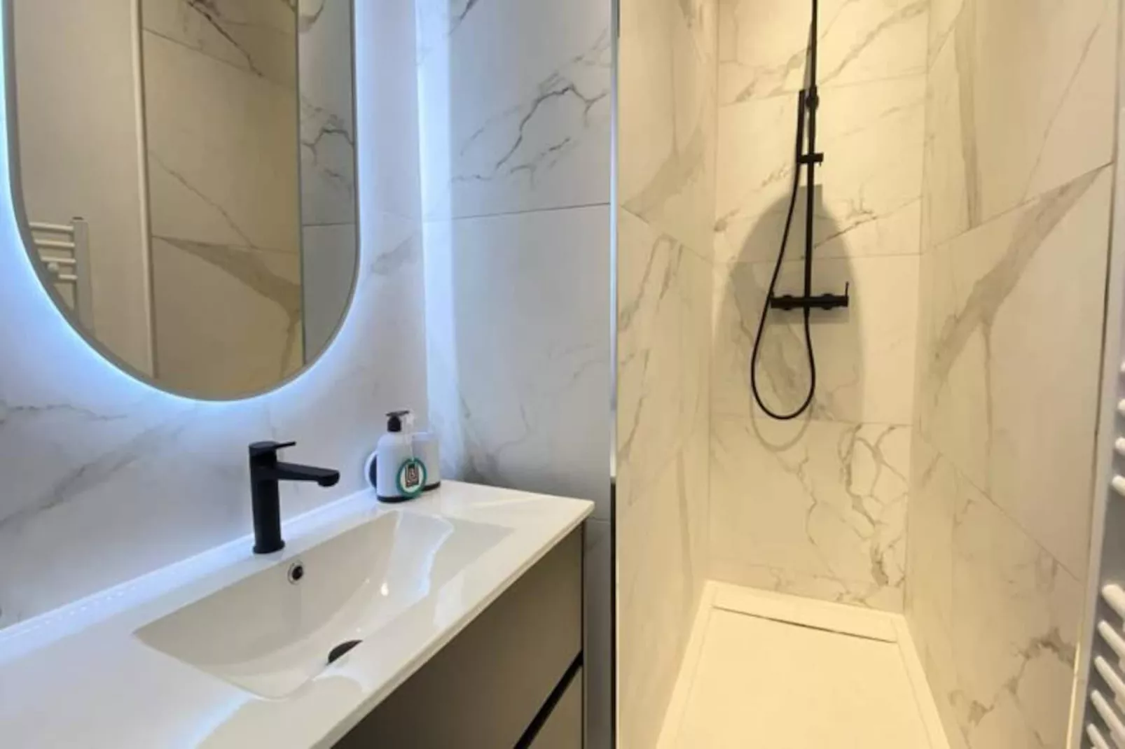 Duplex Prestigieux Au C&oelig;ur Du Triangle D&rsquo;or-Nicht zugeordnet