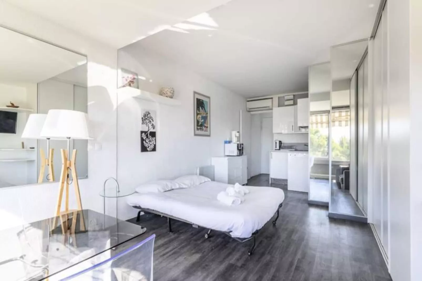 Studio Ath&eacute;na --Non tagué