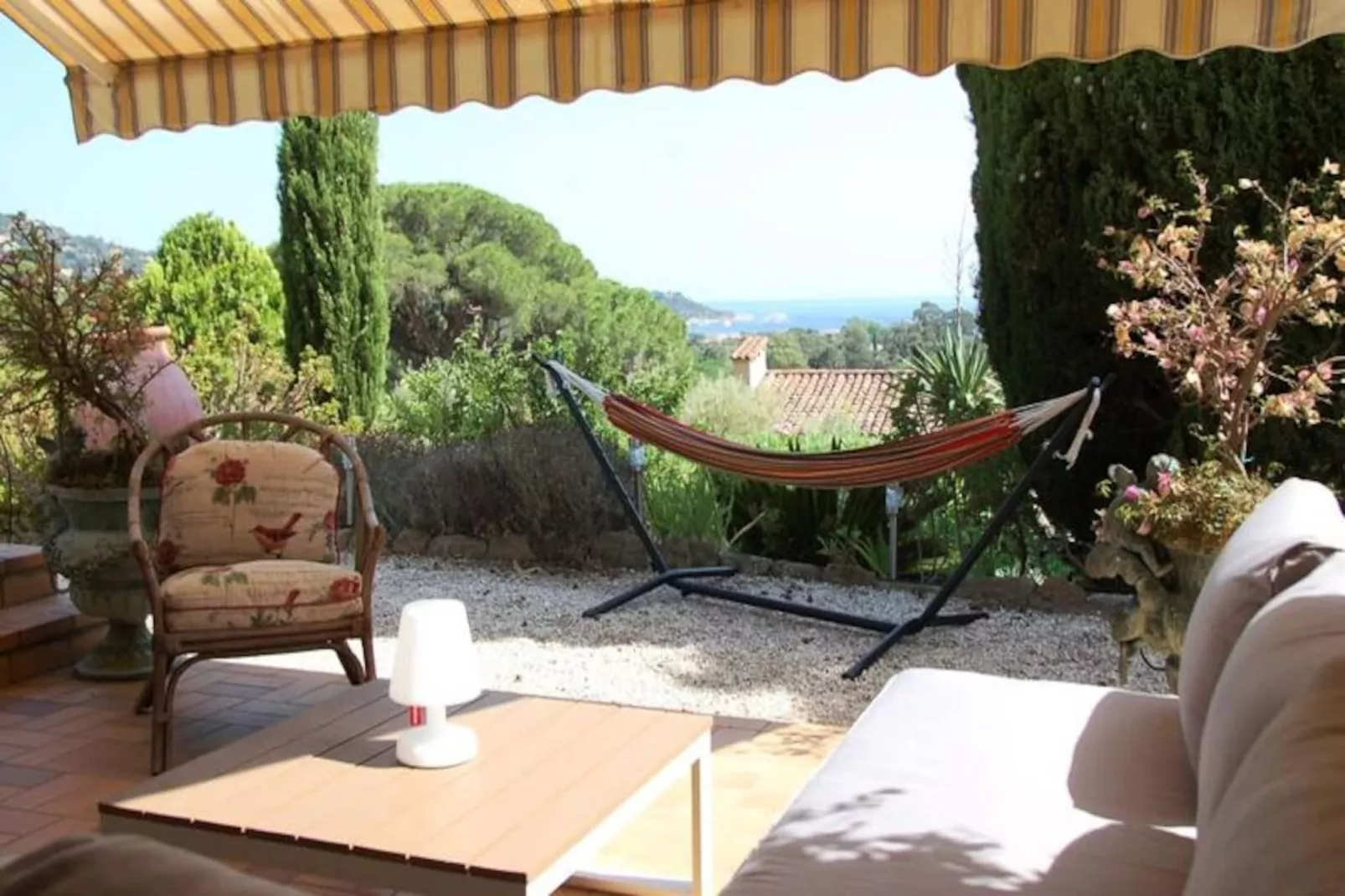 Résidence Villa Vue Mer Et Piscine &agrave; Cavali&egrave;re - 1 Km Plage-Untagged