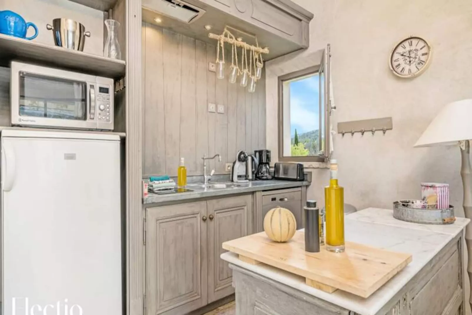 Loggia 7 Cypr&egrave;s | R&eacute;sidence Les Petitons-Nicht zugeordnet