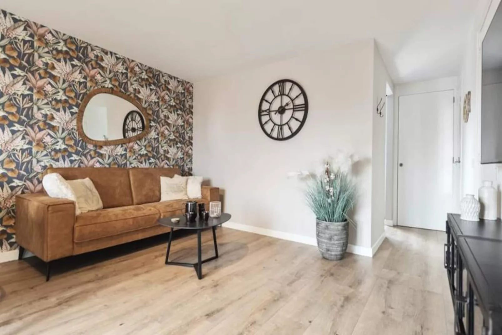 The Beach & Town Suite-Untagged