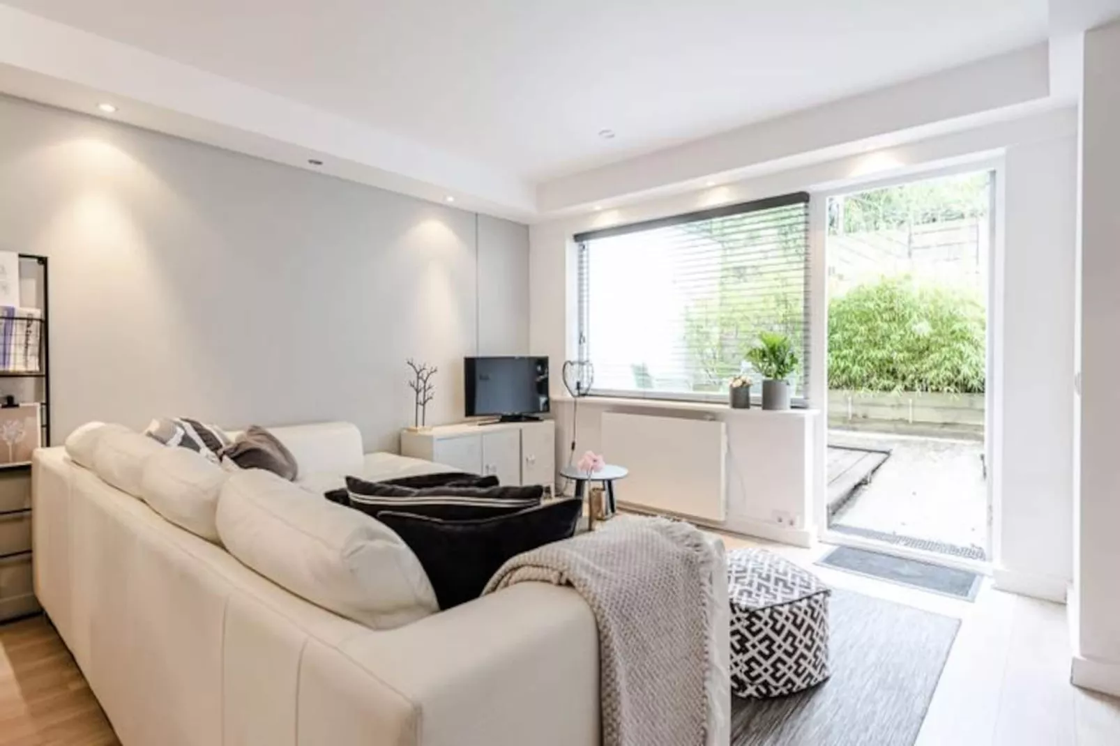 Summer House - Souterrain-Non tagué