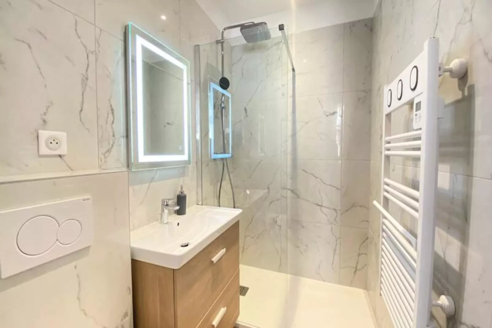 06an - Bel Appartement Au Cœur Du Vieil Antibes-Untagged