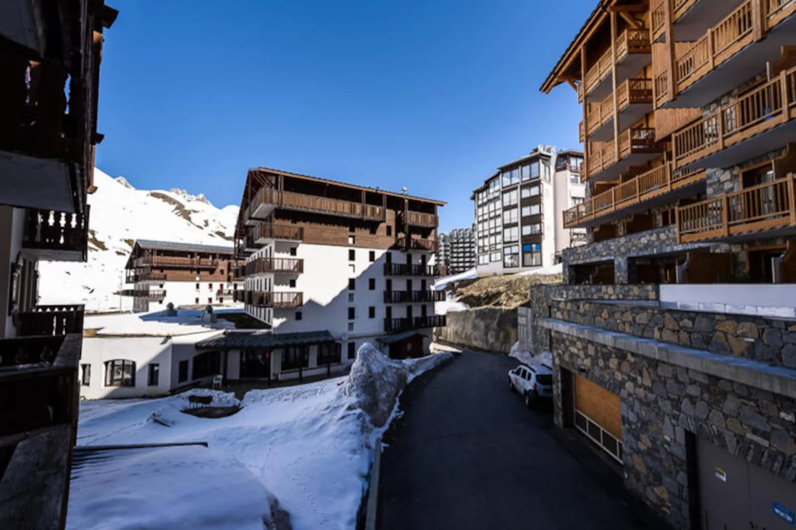 Chalet Club Iv - Blanchot-Untagged