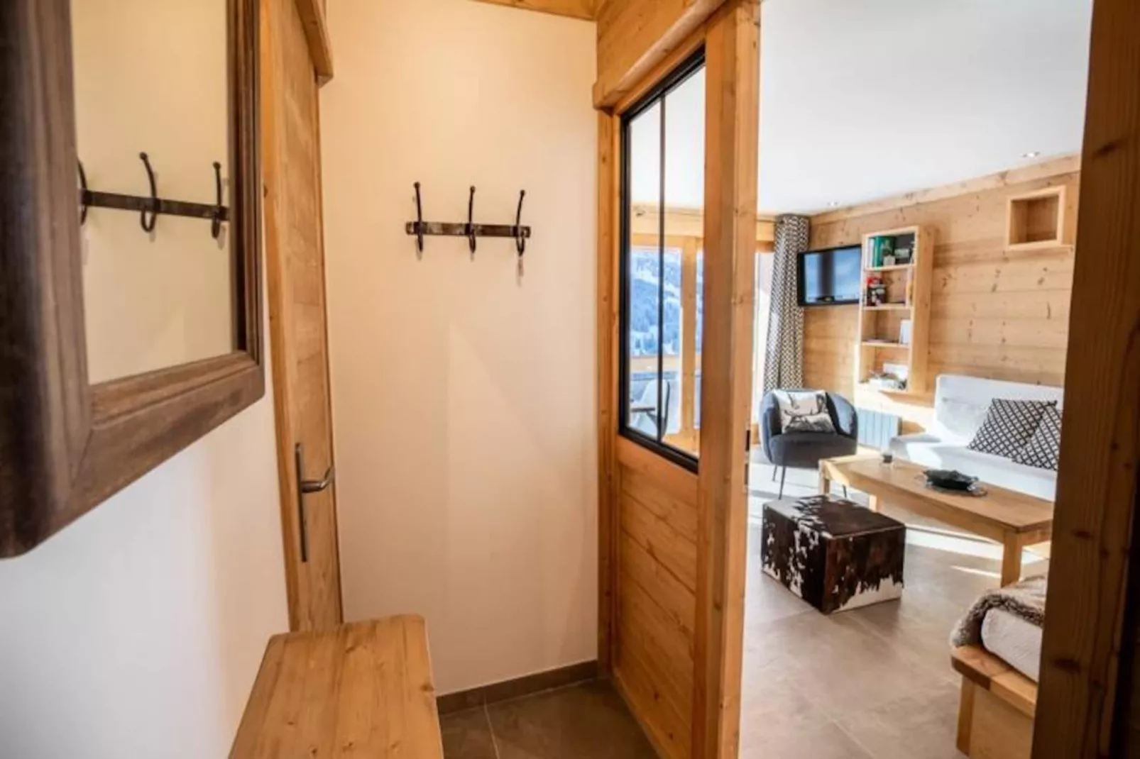 Les 3 Marches A1 En Face Du T&eacute;l&eacute;si&egrave;ge De Morel - Untagged