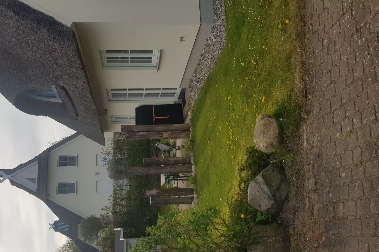 Ferienhaus Reetglück Wohlenberg-Gardens summer