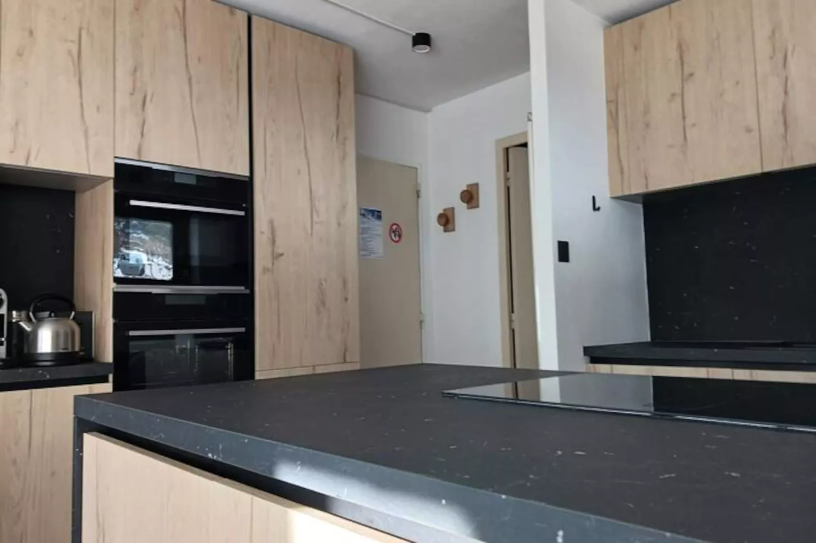 Residence 3 Arcs-Untagged