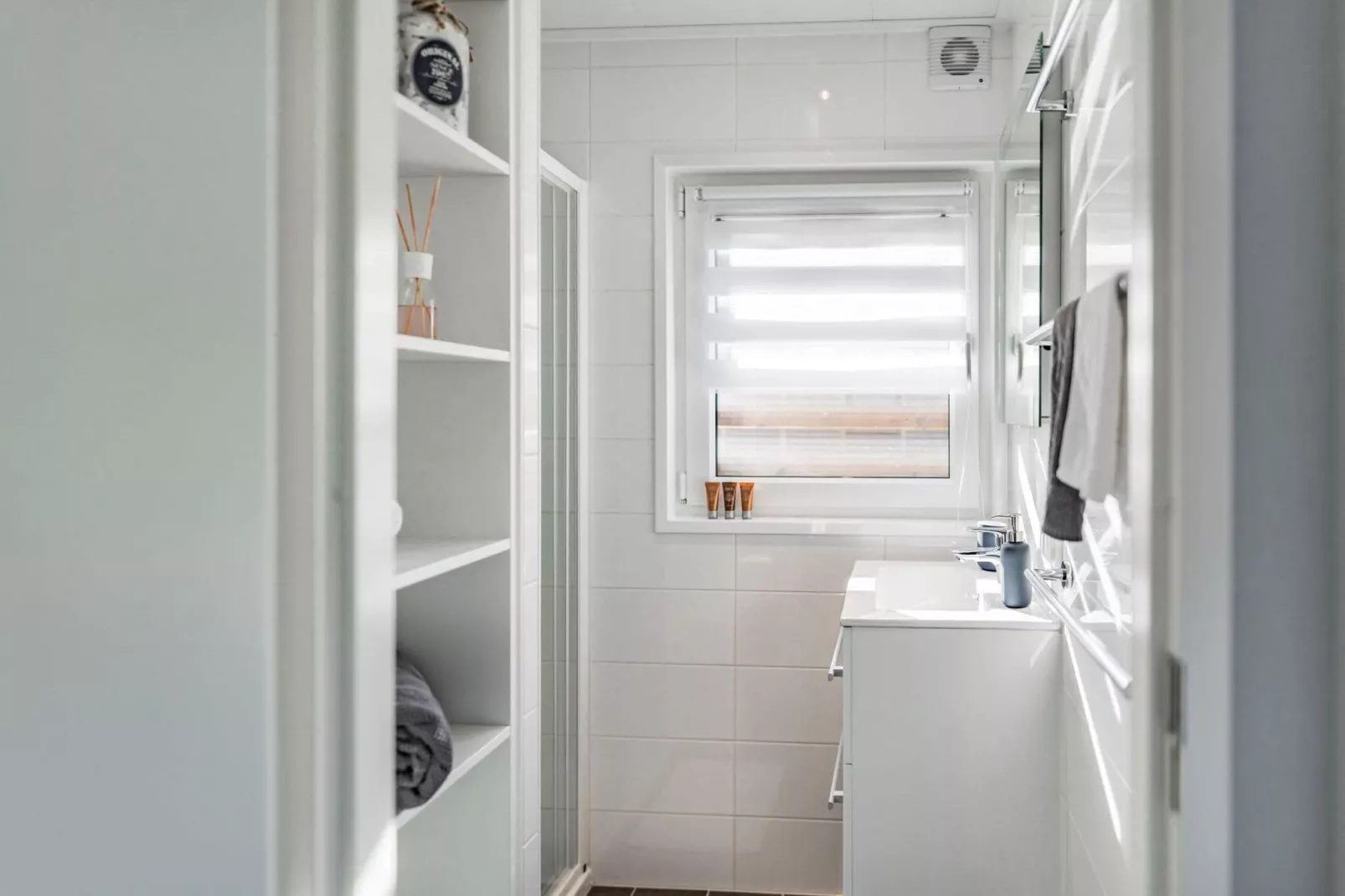 Houseboat Floating House Küstennebel 2 44 m²-Bathroom