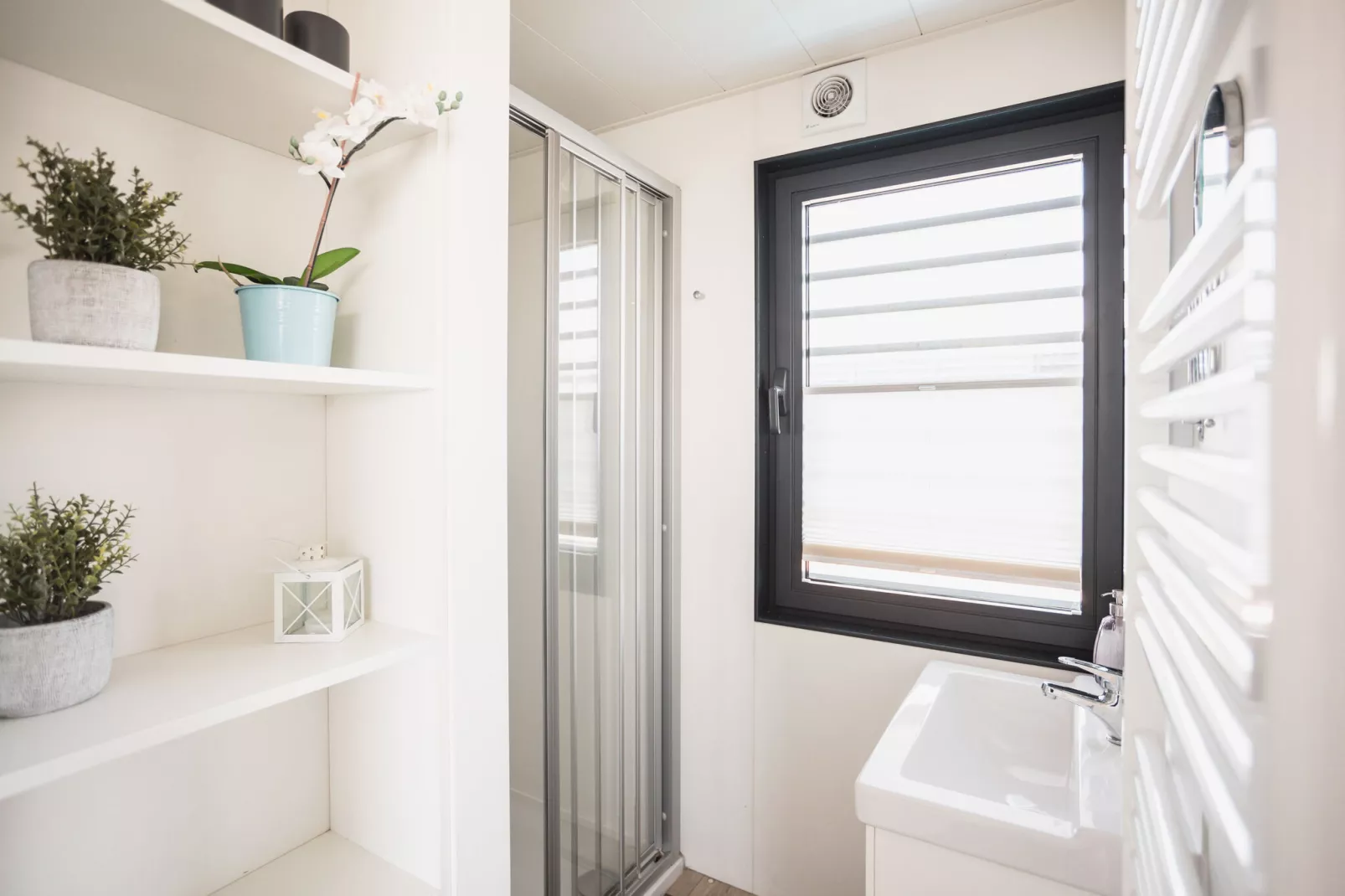 Houseboat Floating House Küstennebel 2 44 m²-Bathroom