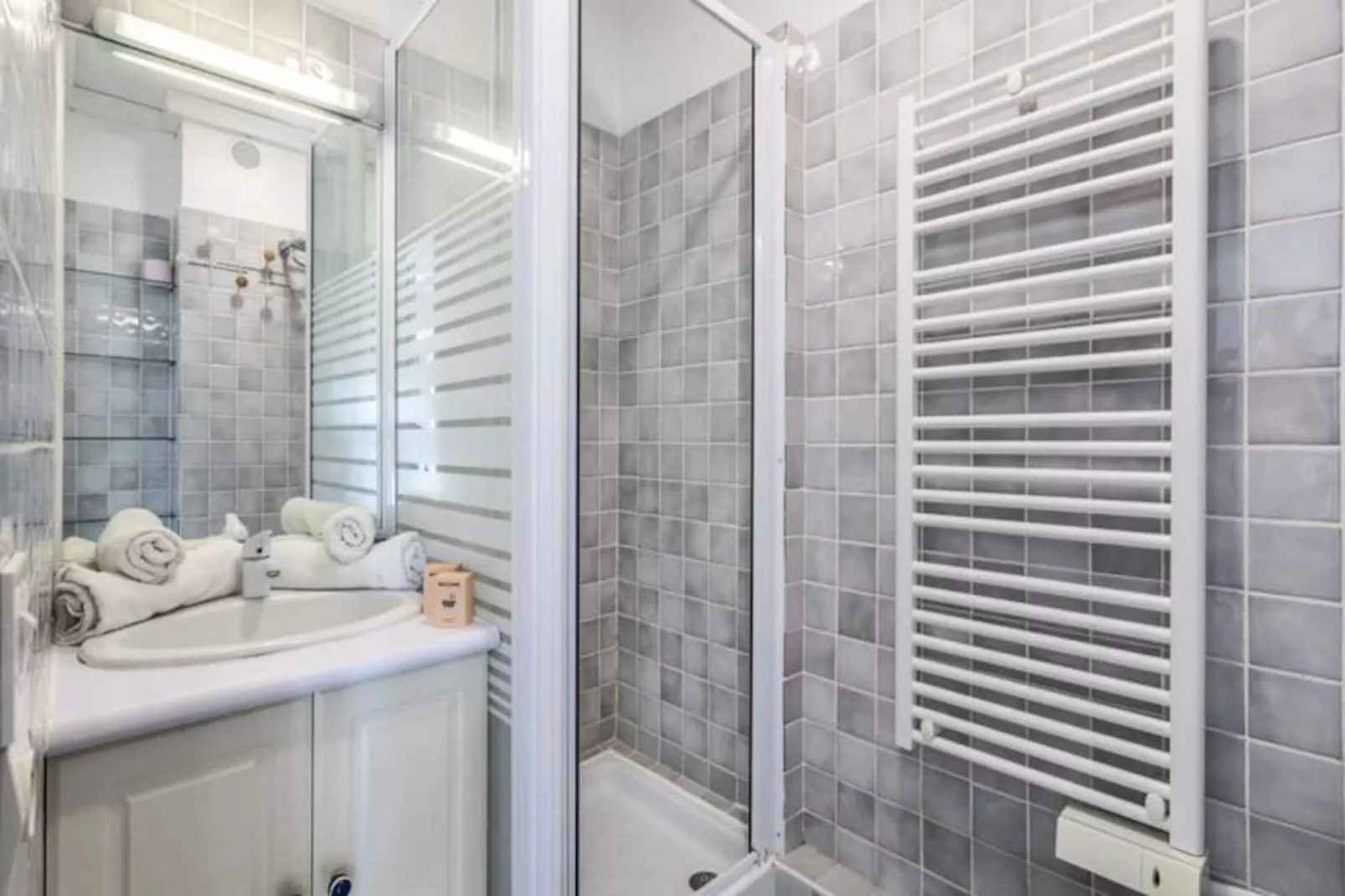 Studio Ath&eacute;na --Non tagué