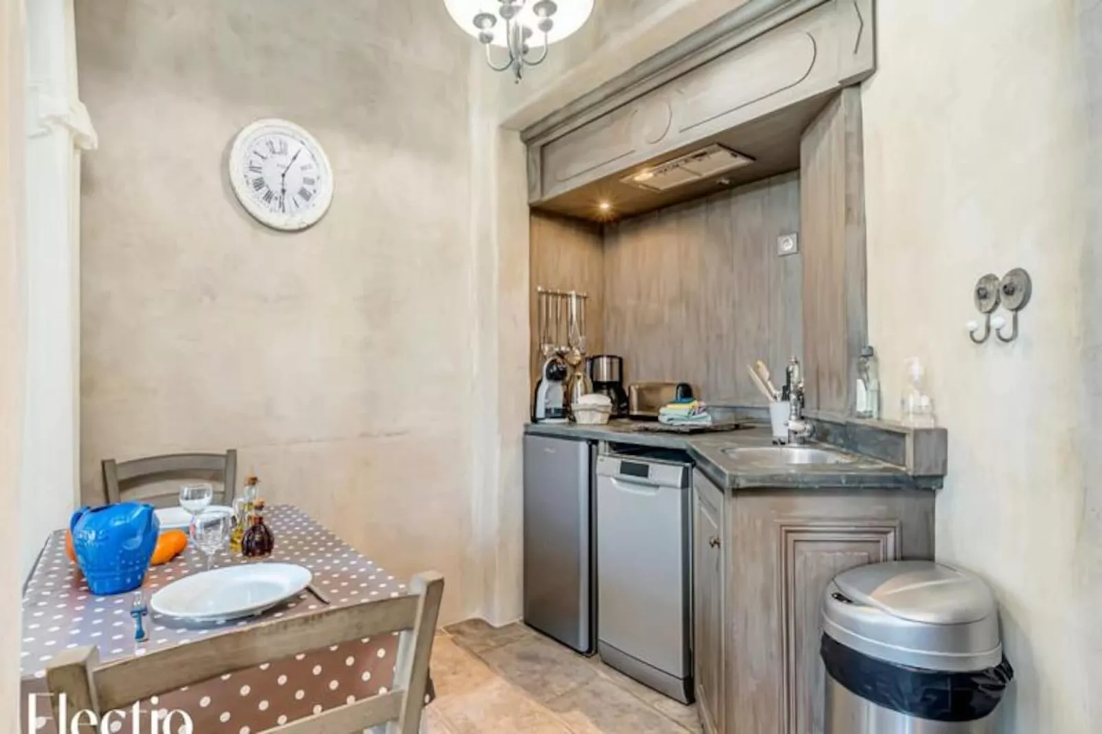 Loggia 9 Pin | R&eacute;sidence Les Petitons-Untagged