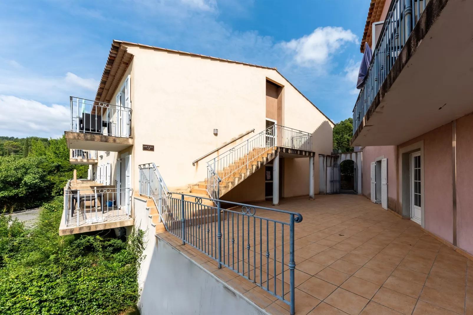 D. de Camiole A N°102 - ST2-Im Freien