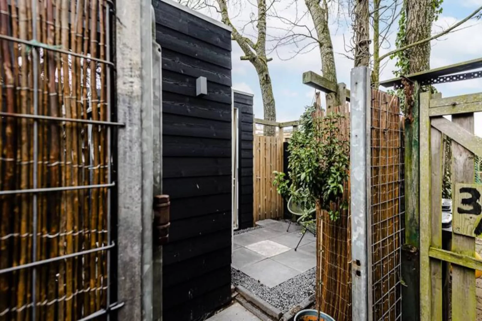 The Garden Suite-Non tagué