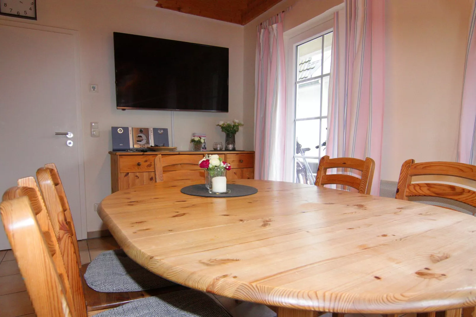 DHH Bernsteinhaus rechts-Dining room
