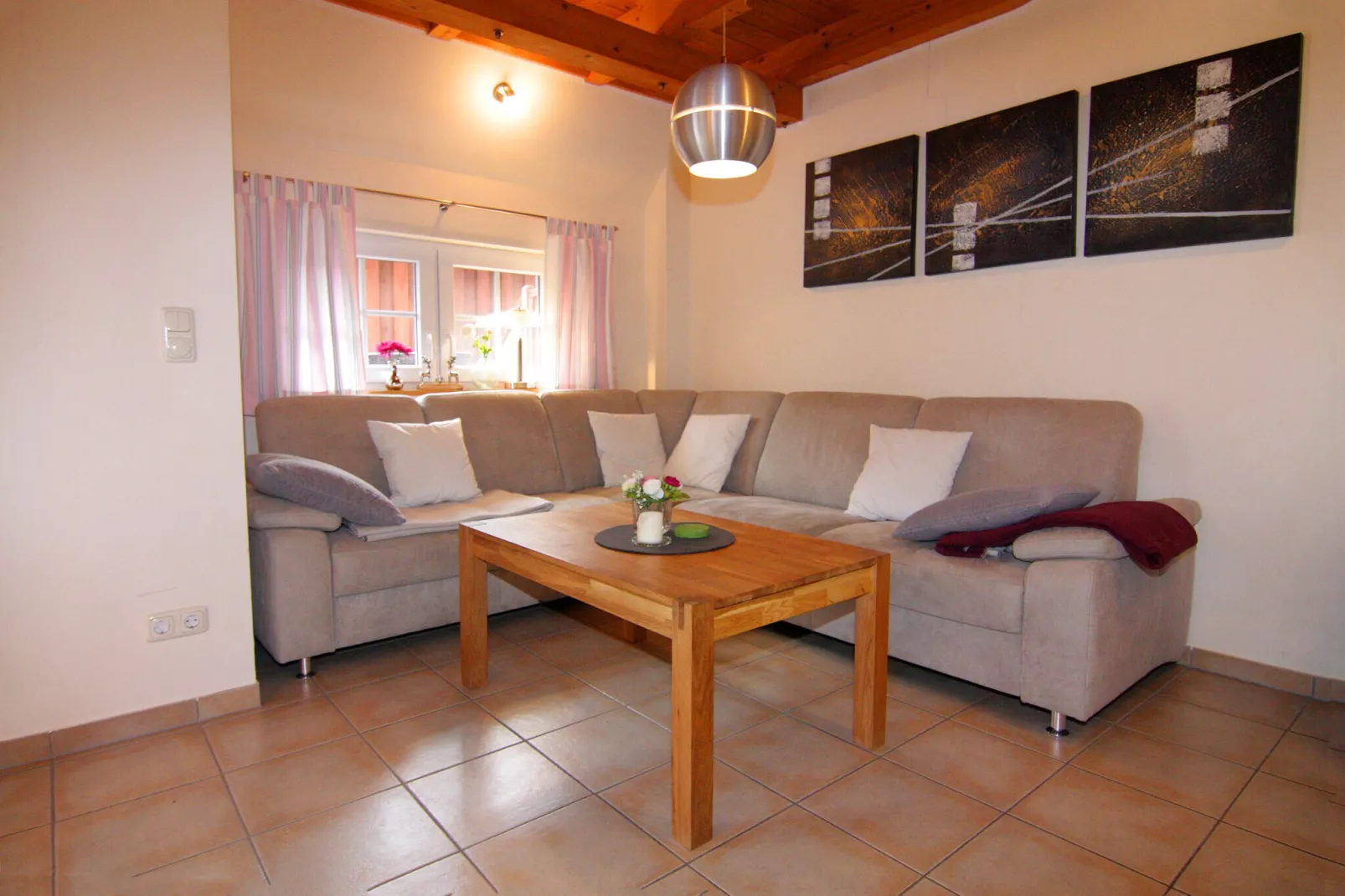 DHH Bernsteinhaus rechts-Living room