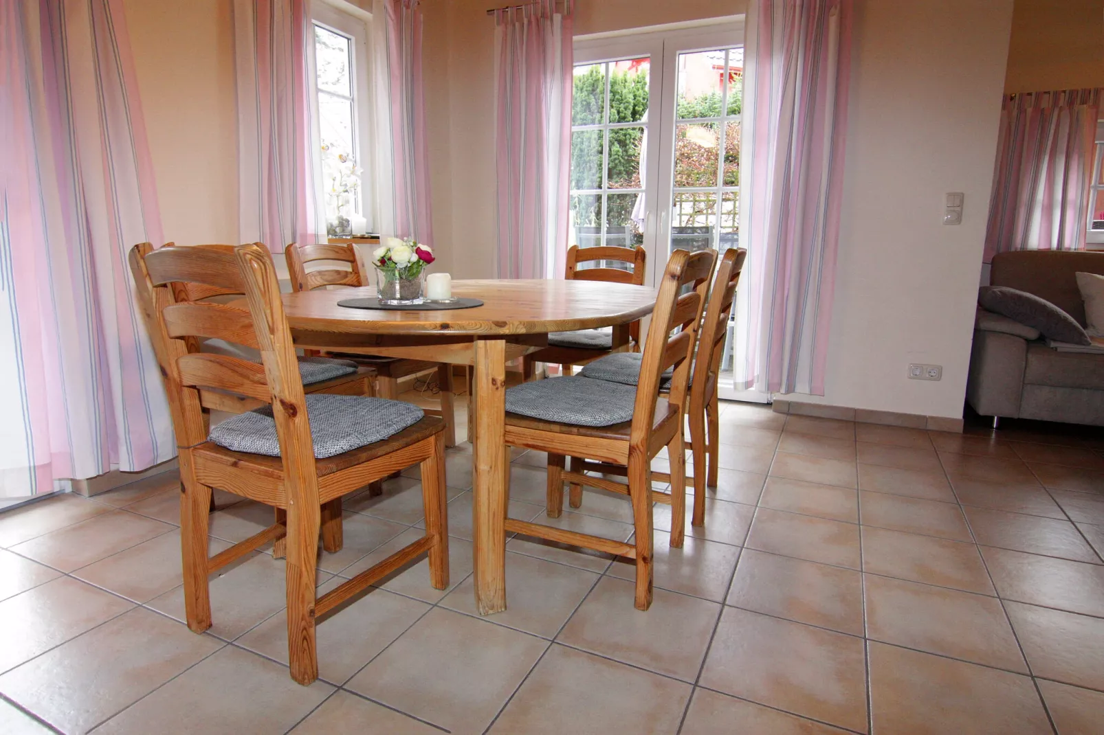 DHH Bernsteinhaus rechts-Dining room