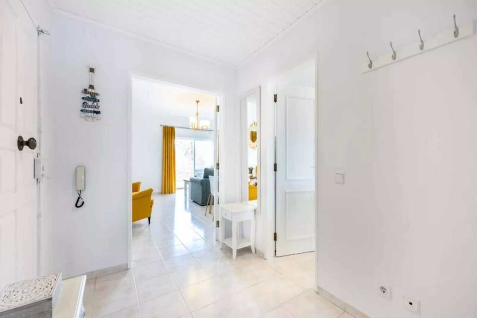 Stylish Seashore Apartment-Untagged