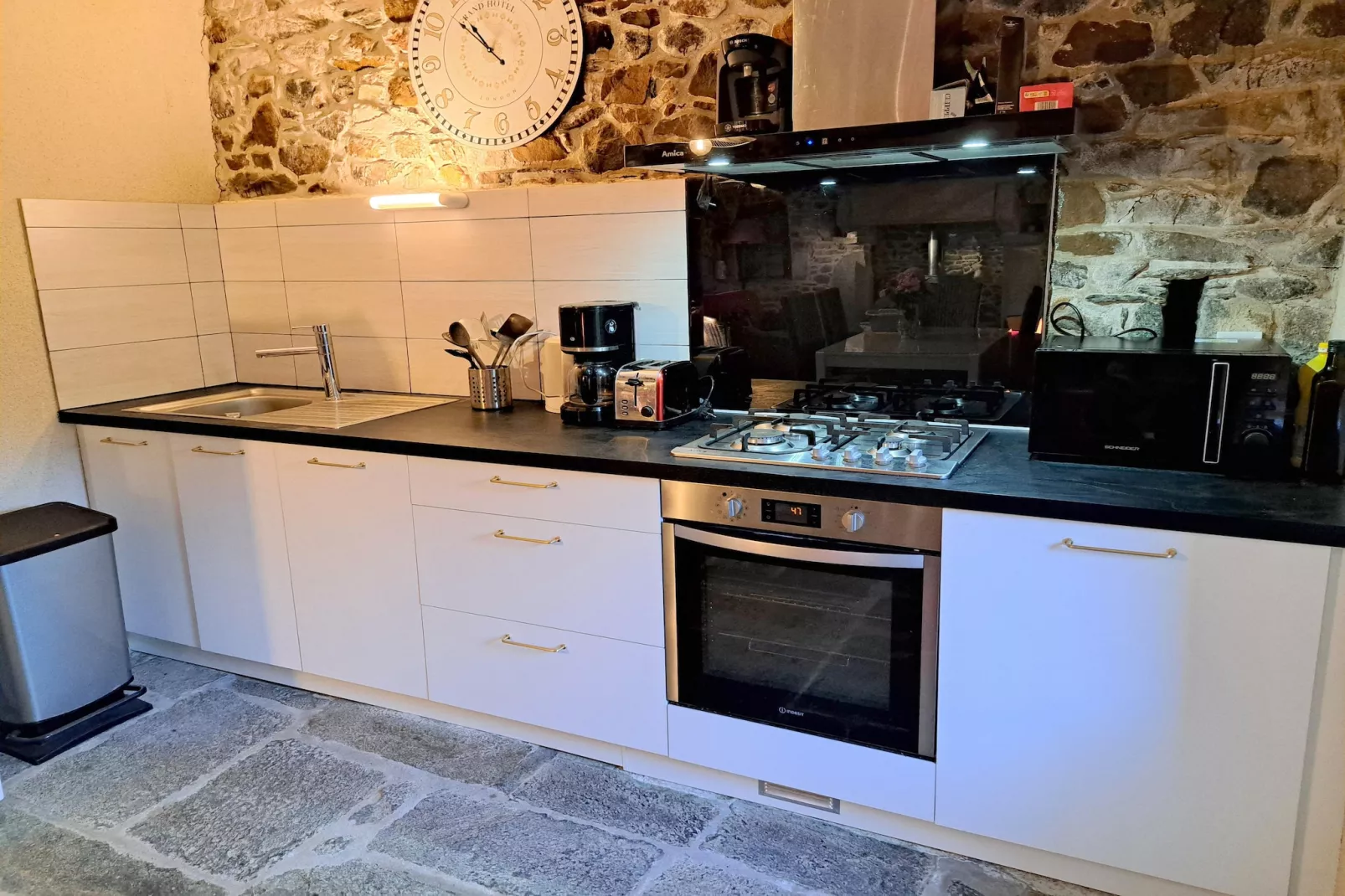 Granitsteinhaus in Guimaëc-Kitchen