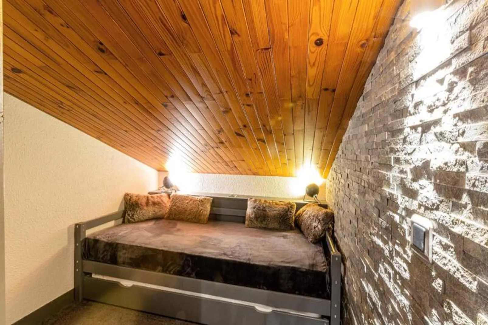 Résidence Lauziere Dessous G-Non tagué