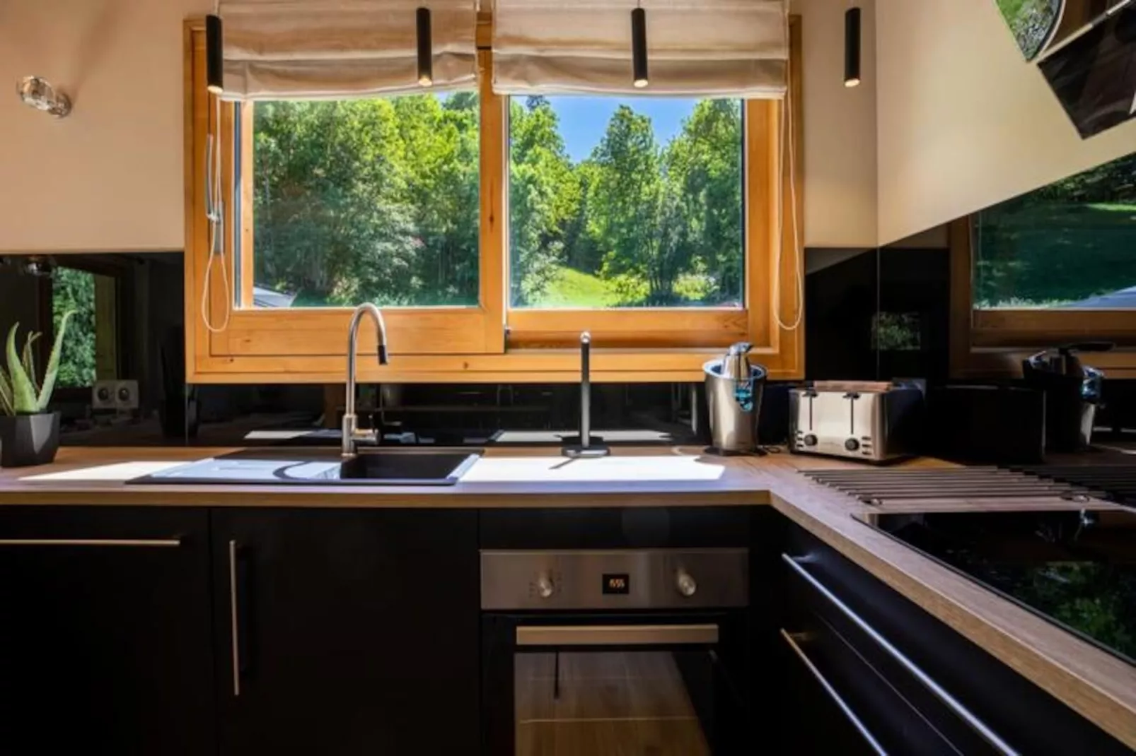 Chalet Chebi-Untagged