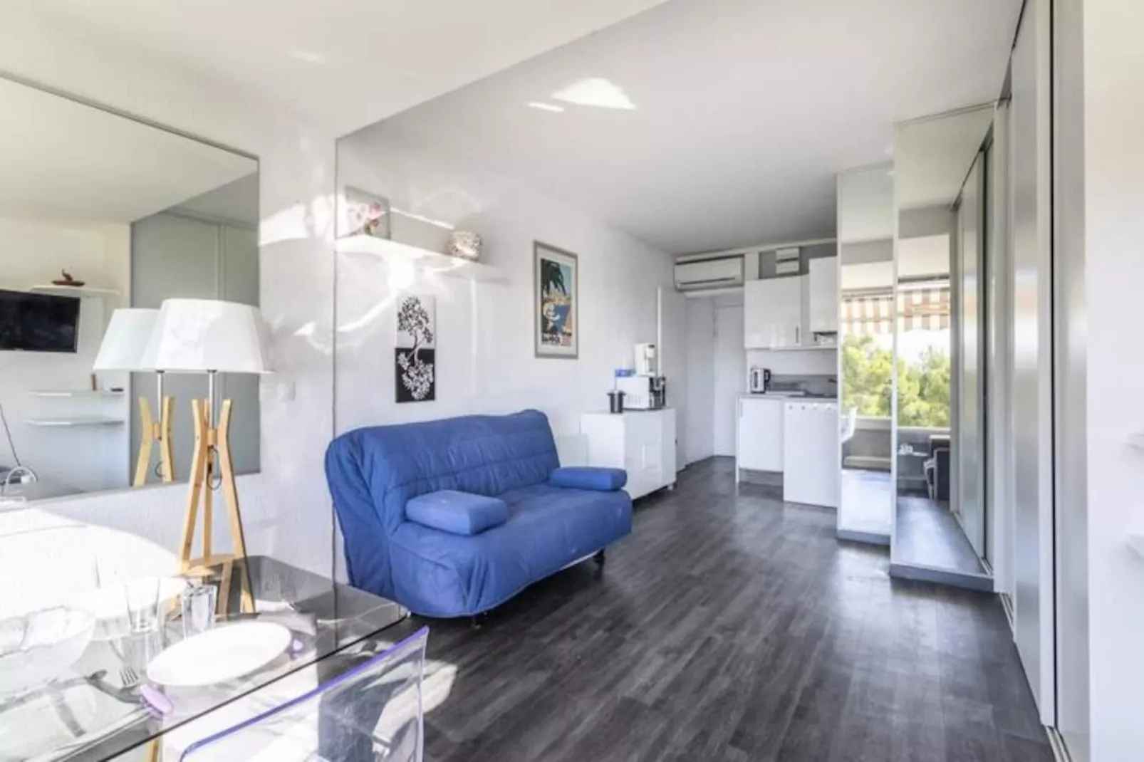 Studio Ath&eacute;na --Non tagué