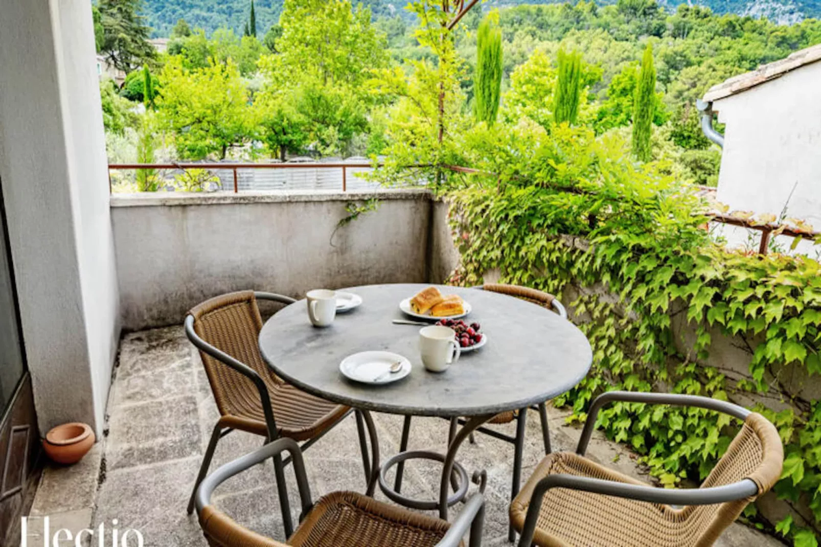 Loggia 7 Cypr&egrave;s | R&eacute;sidence Les Petitons-Nicht zugeordnet