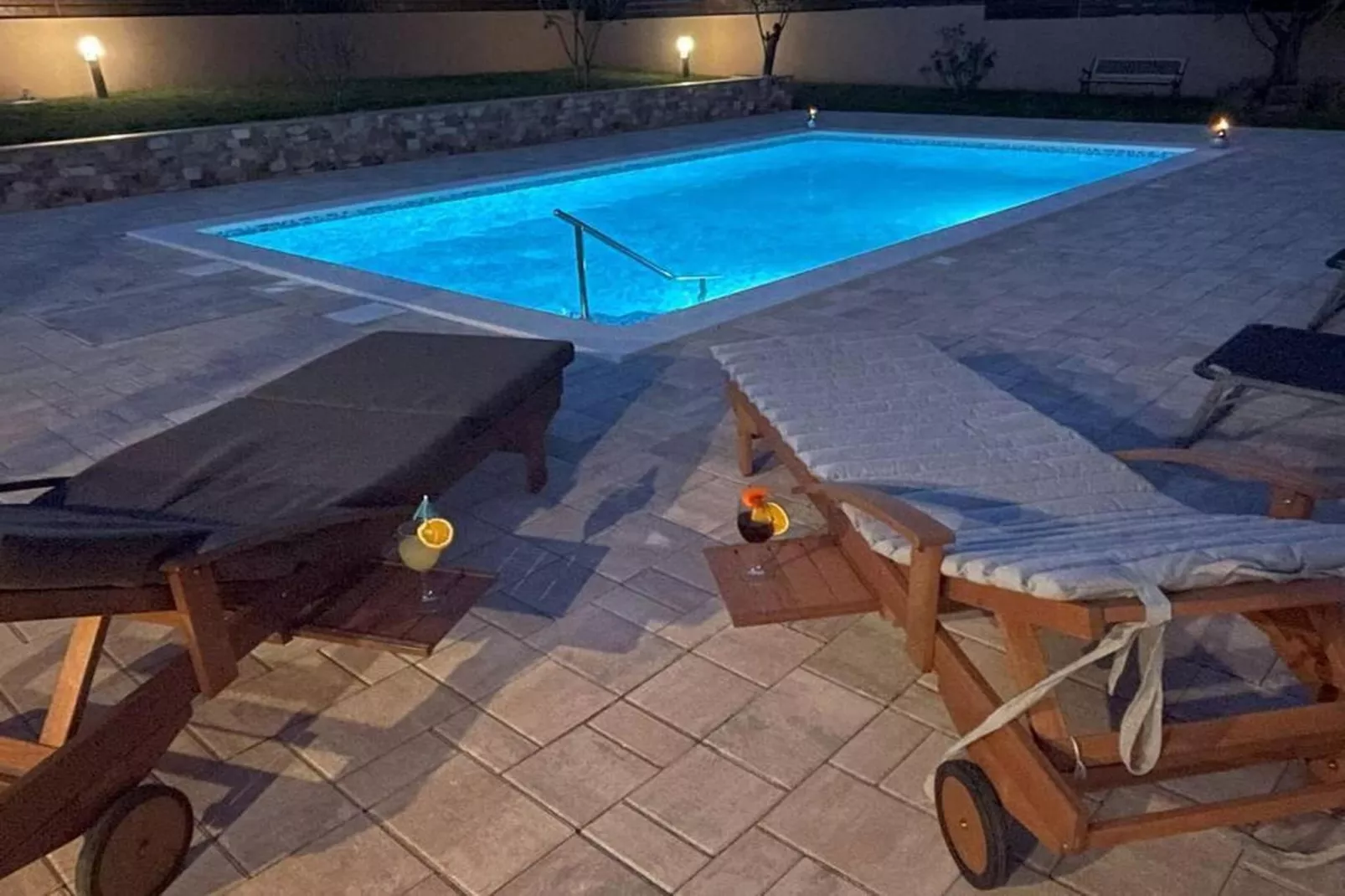 Villa Rosa Apartman-Schwimmbad