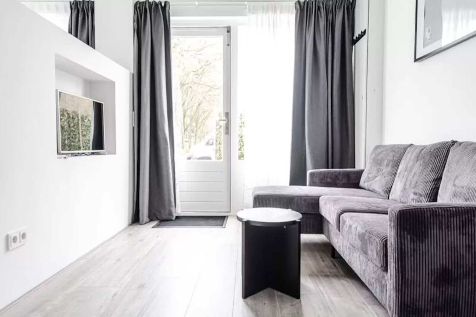 Kings Square Studio Apartment-Untagged