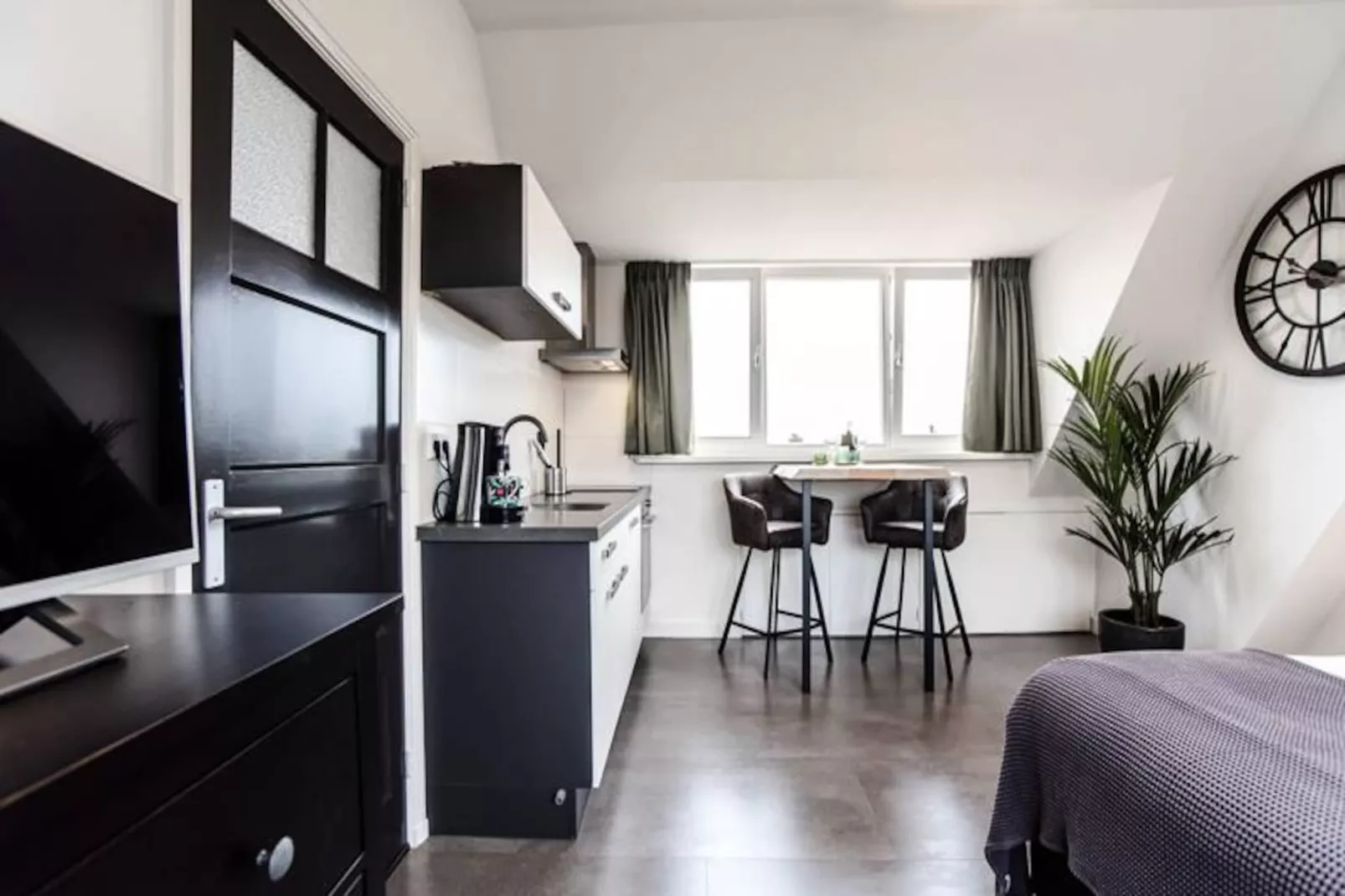 Seawave Studio 54-Untagged