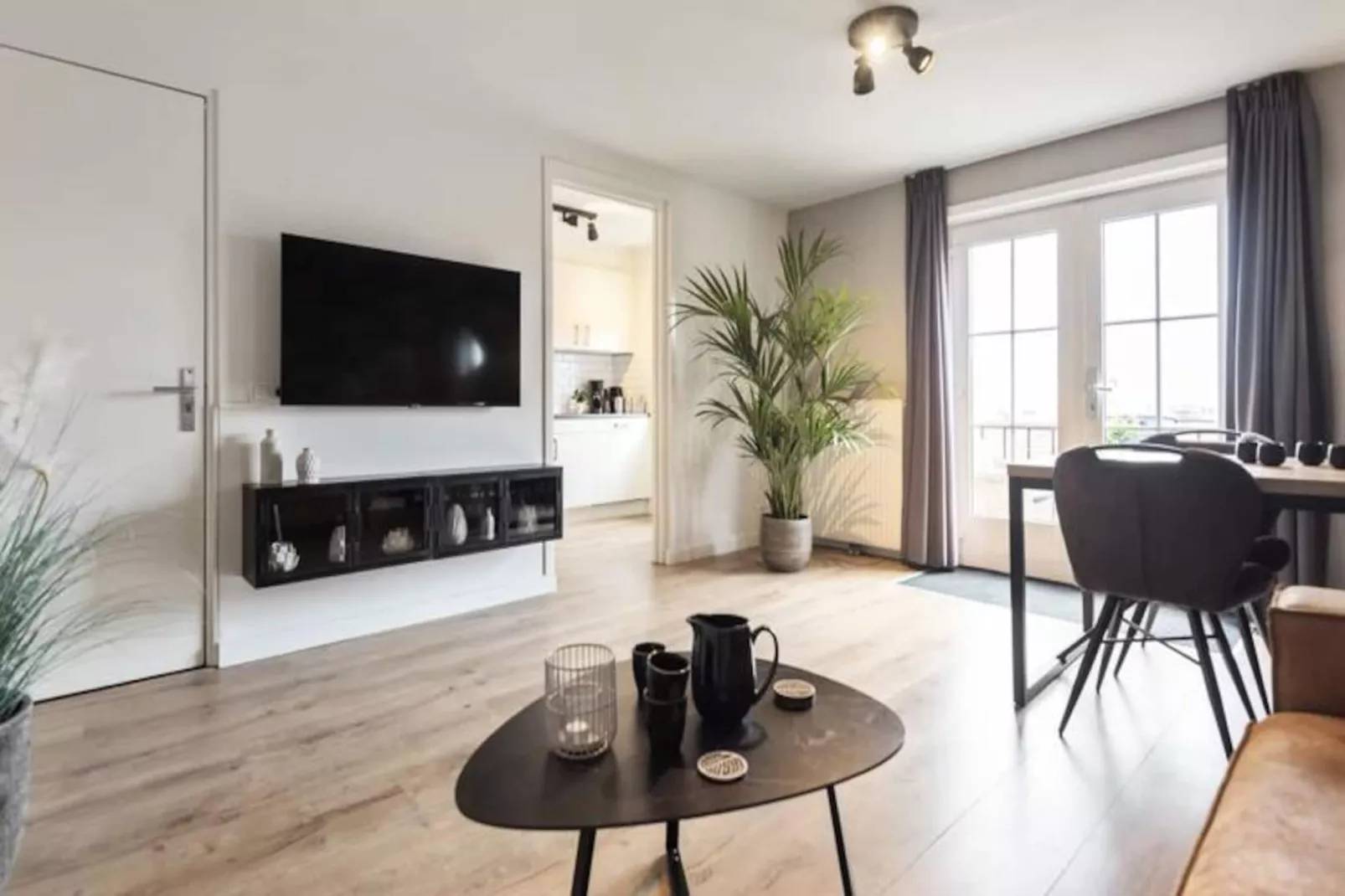 The Beach & Town Suite-Untagged