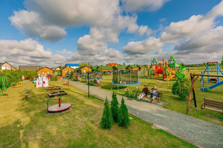 Domki pietrowe dla max 5 osób Karwia-Jardins en été