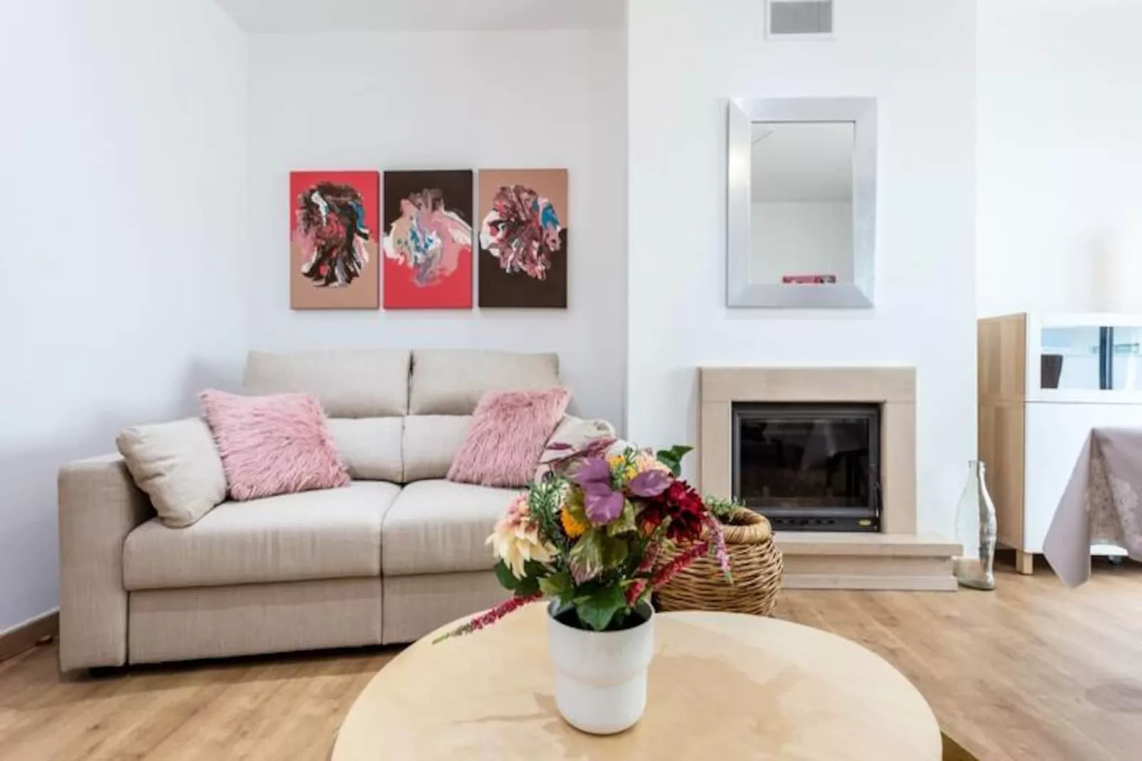 Artistic And Stylish Apartment-Non tagué