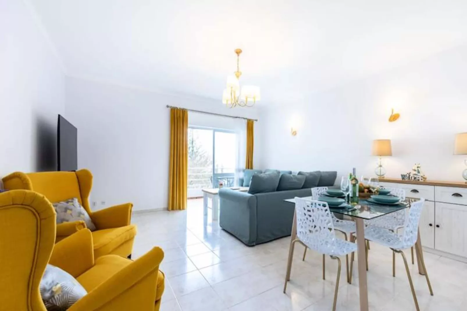 Stylish Seashore Apartment-Untagged