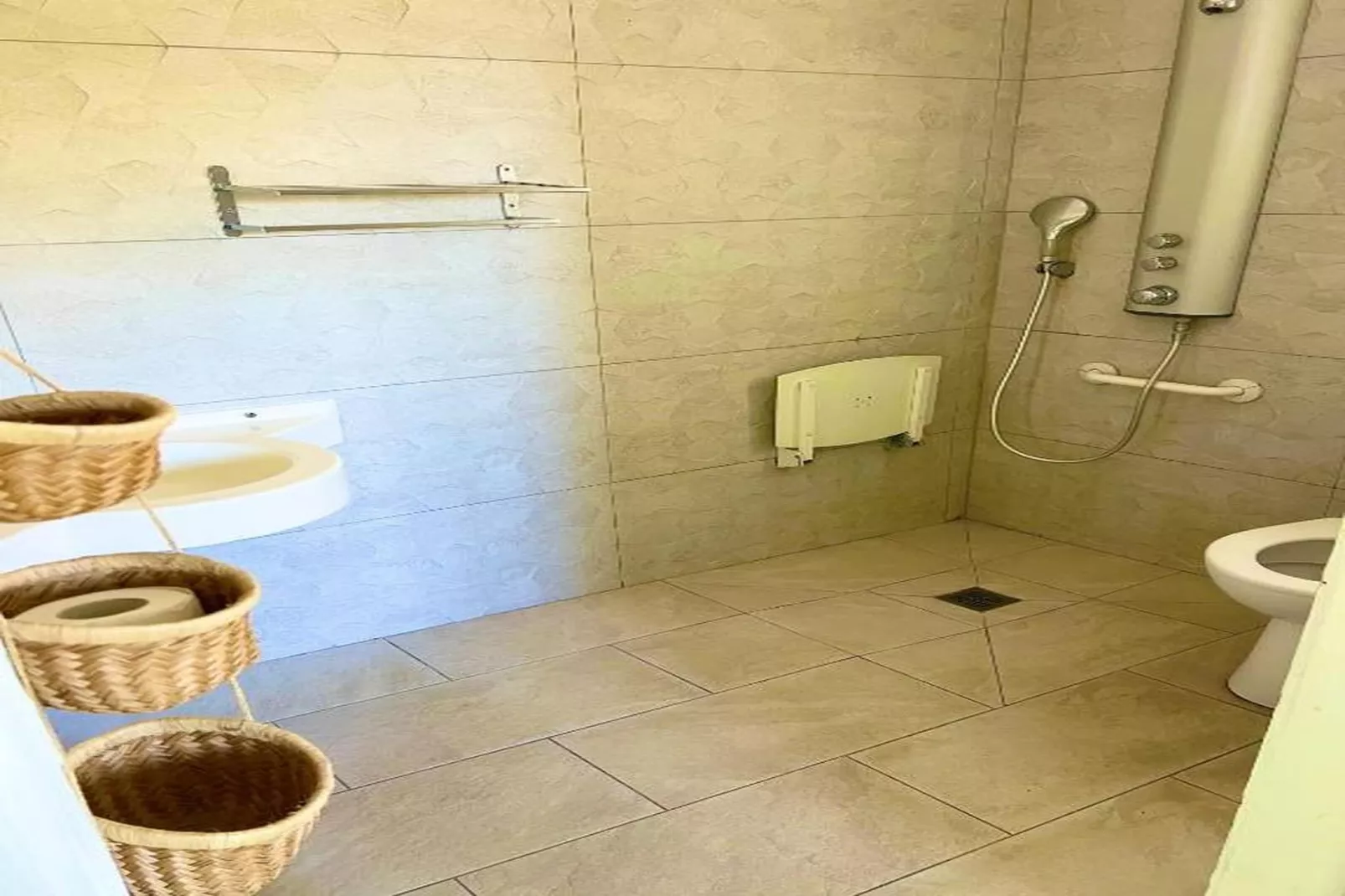 Cap Vanisa/Chambre Lit Queen-Size-Badezimmer