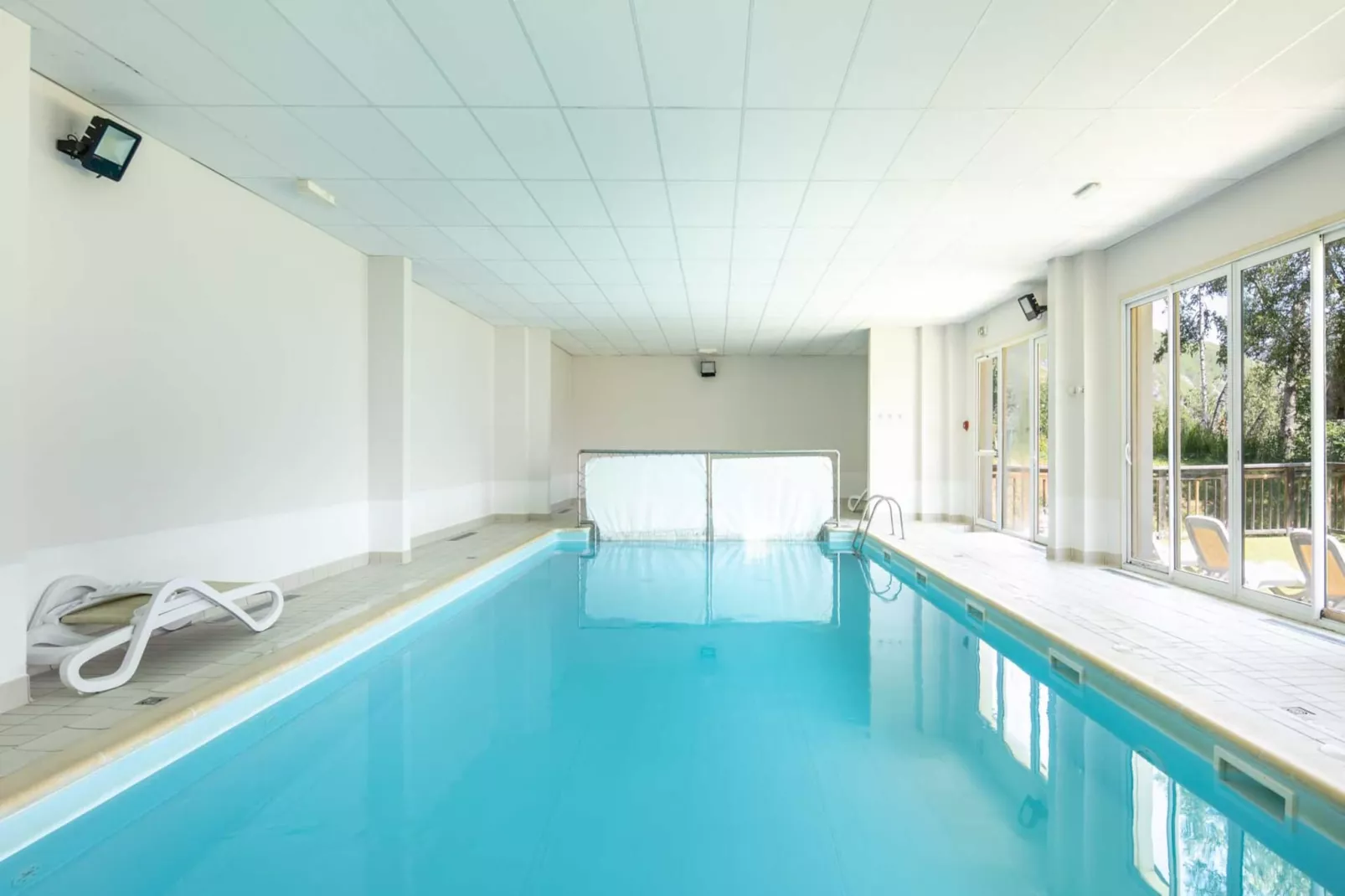 Les Grizzlis N°21 - 2P6 - Swimming pool