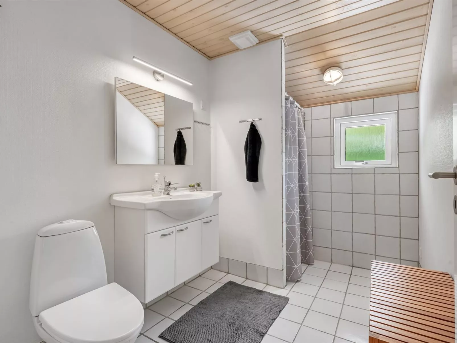 "Akule" - 10km from the sea-Inside