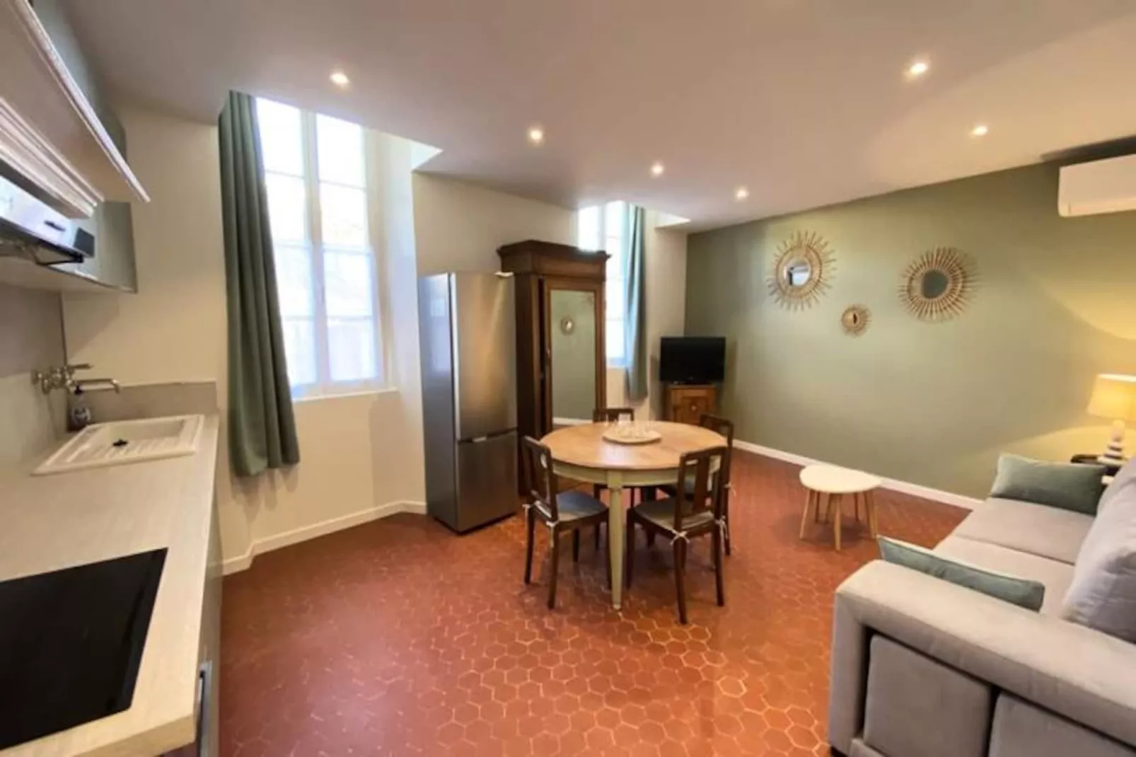 06cf : Bel Appartement Rénové Vieil Antibes-Non tagué