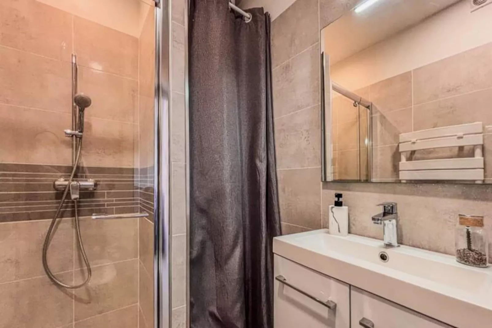 Studio Contemporain 2p à Quelques Pas Des Plages-Untagged