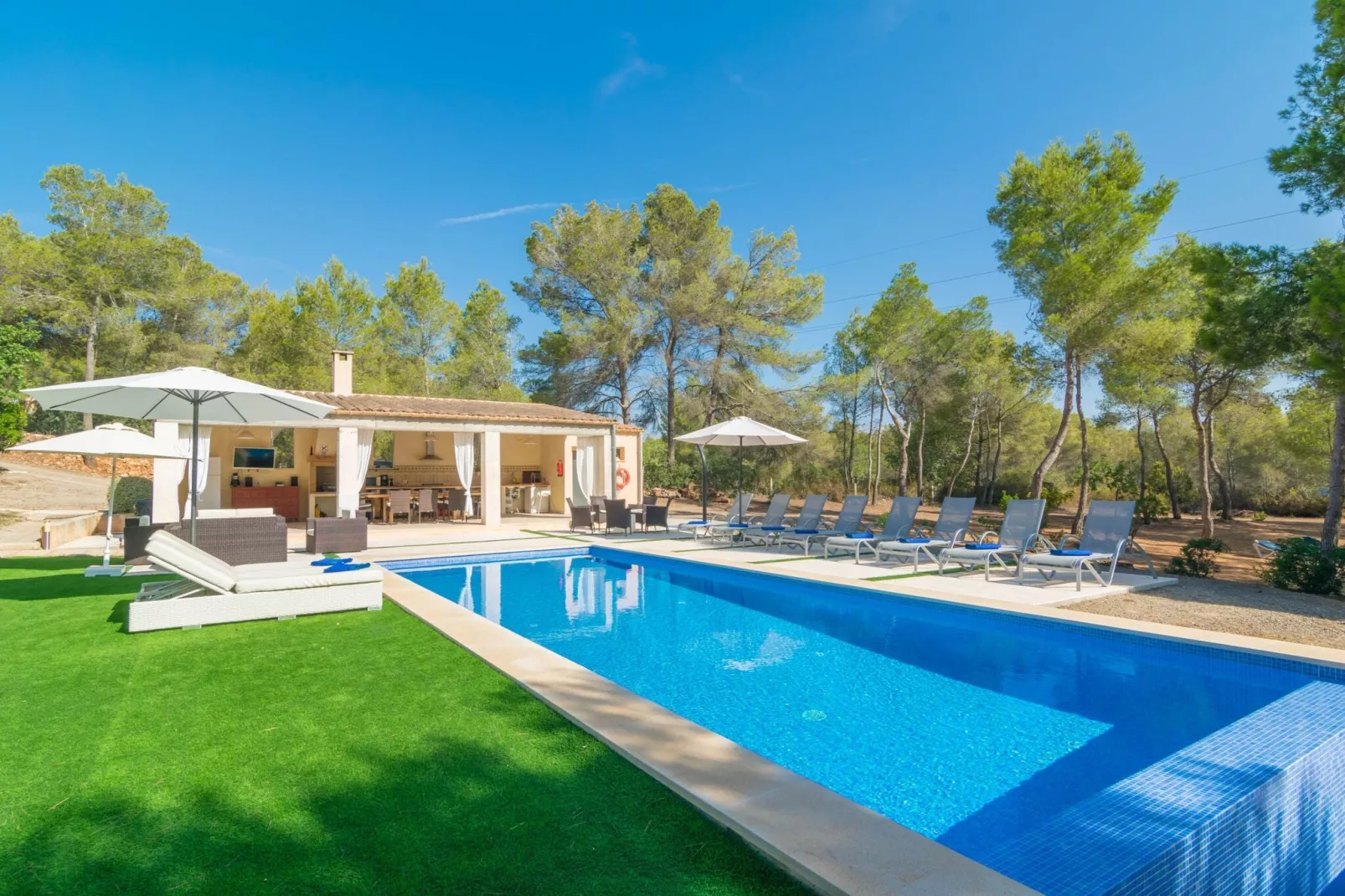 Villa Pins