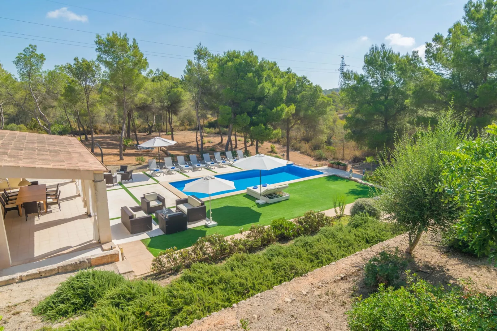 Villa Pins-Außenbereich Sommer