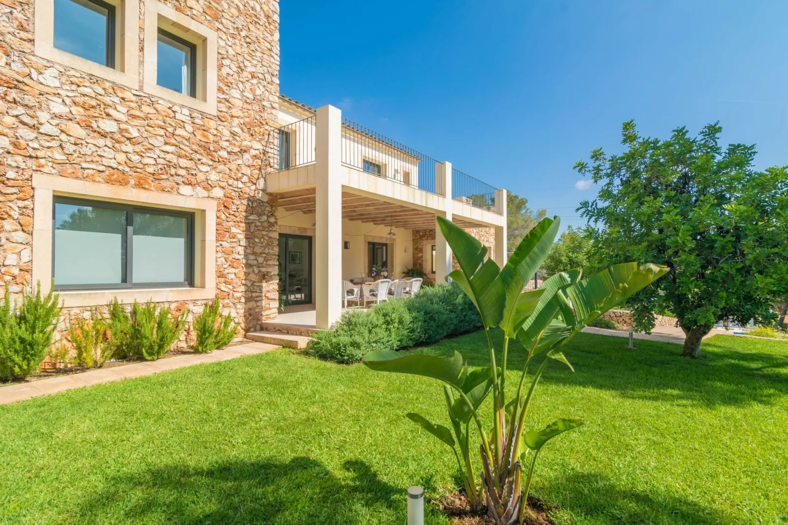 Villa Pins-Außenbereich Sommer