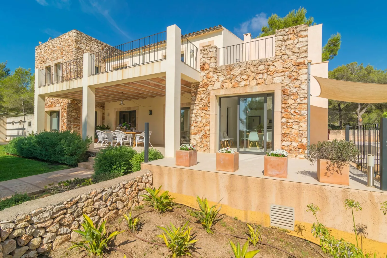 Villa Pins-Außenbereich Sommer