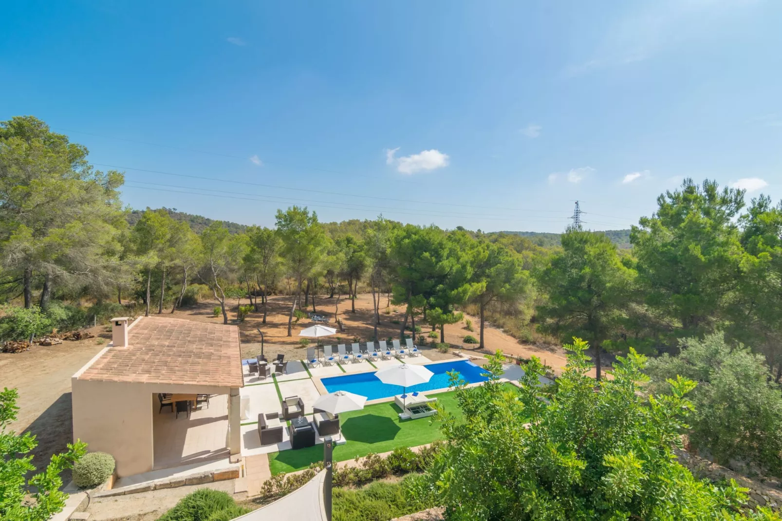 Villa Pins-Außenbereich Sommer