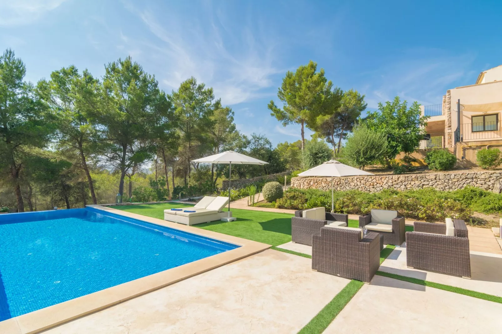 Villa Pins-Außenbereich Sommer