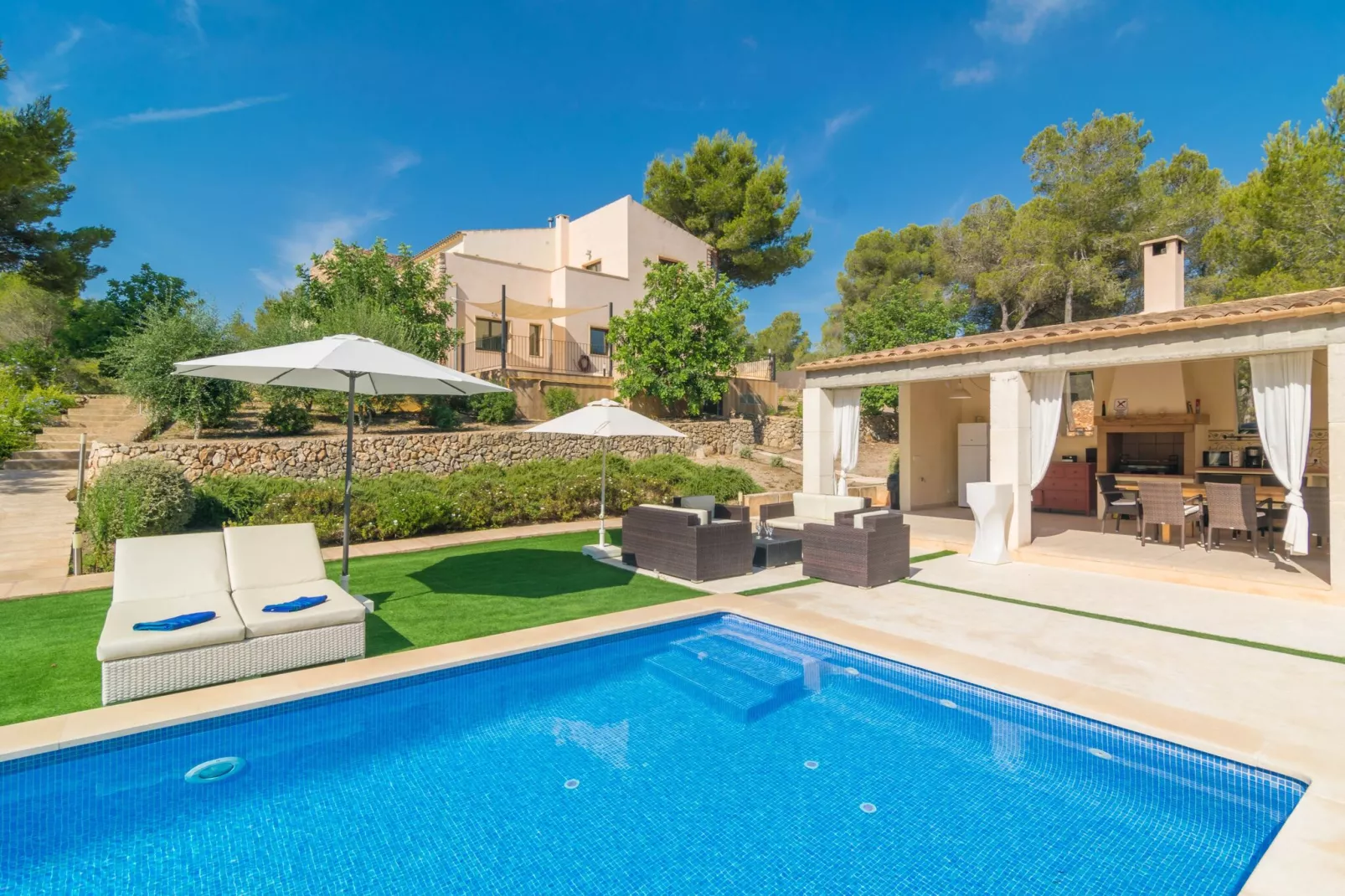 Villa Pins-Außenbereich Sommer