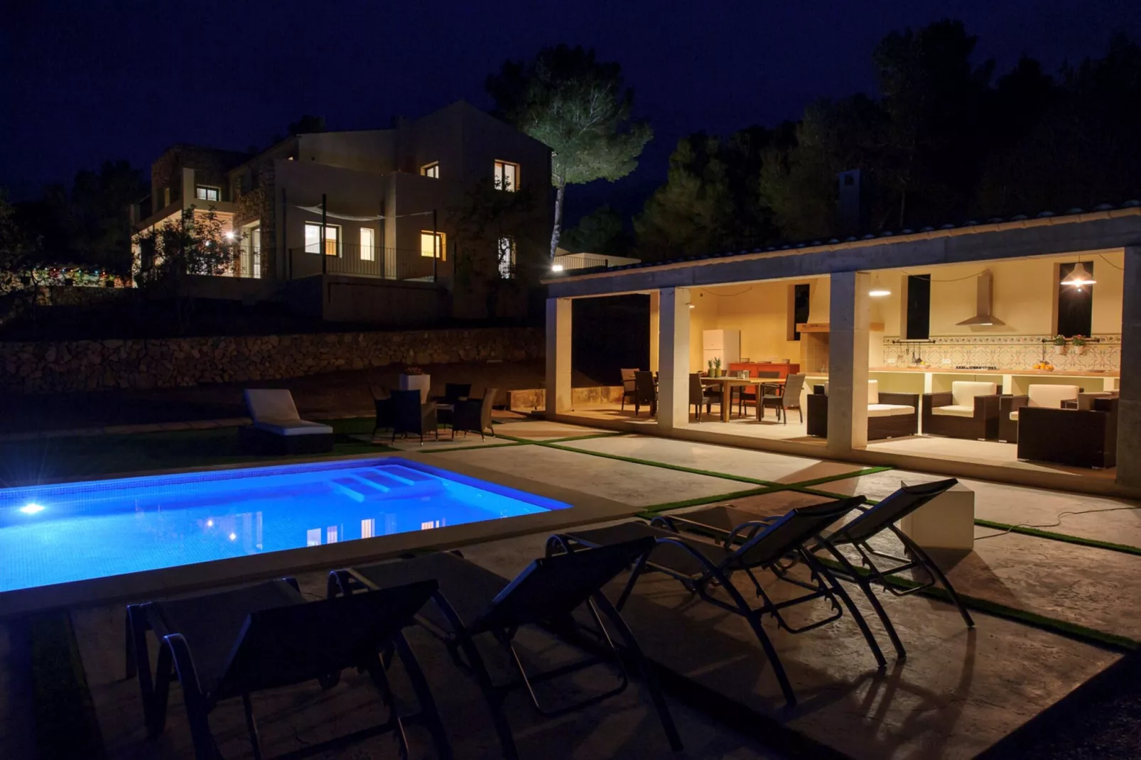 Villa Pins-Außenbereich Sommer