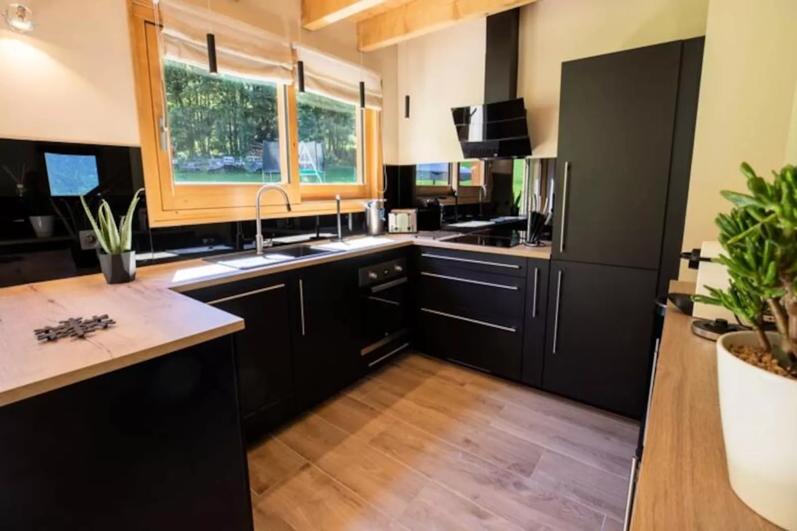 Chalet Chebi-Untagged