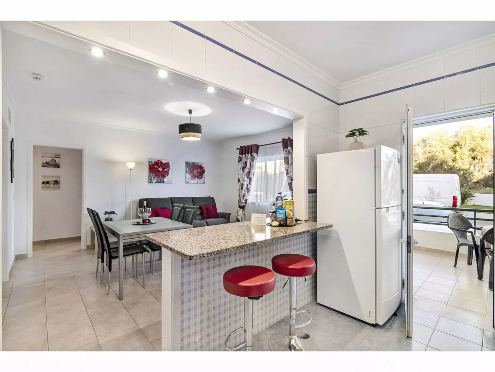 Manelito House - Sunny Way-Drinnen