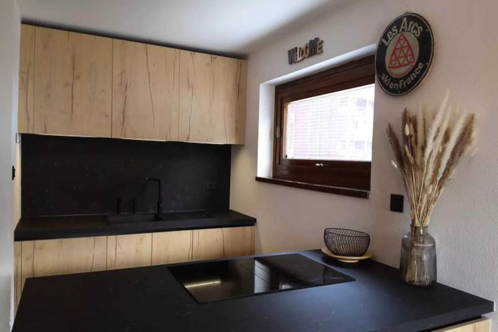 Residence 3 Arcs-Untagged